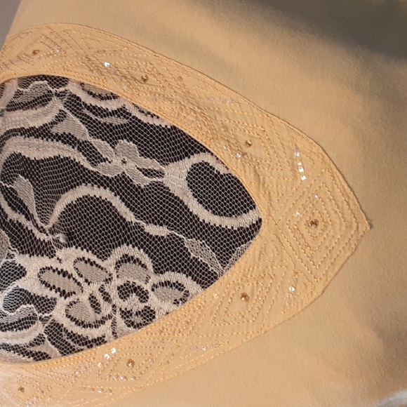 Chico's Top in Gorgeous Yellow🌼 - Picture 3 of 5